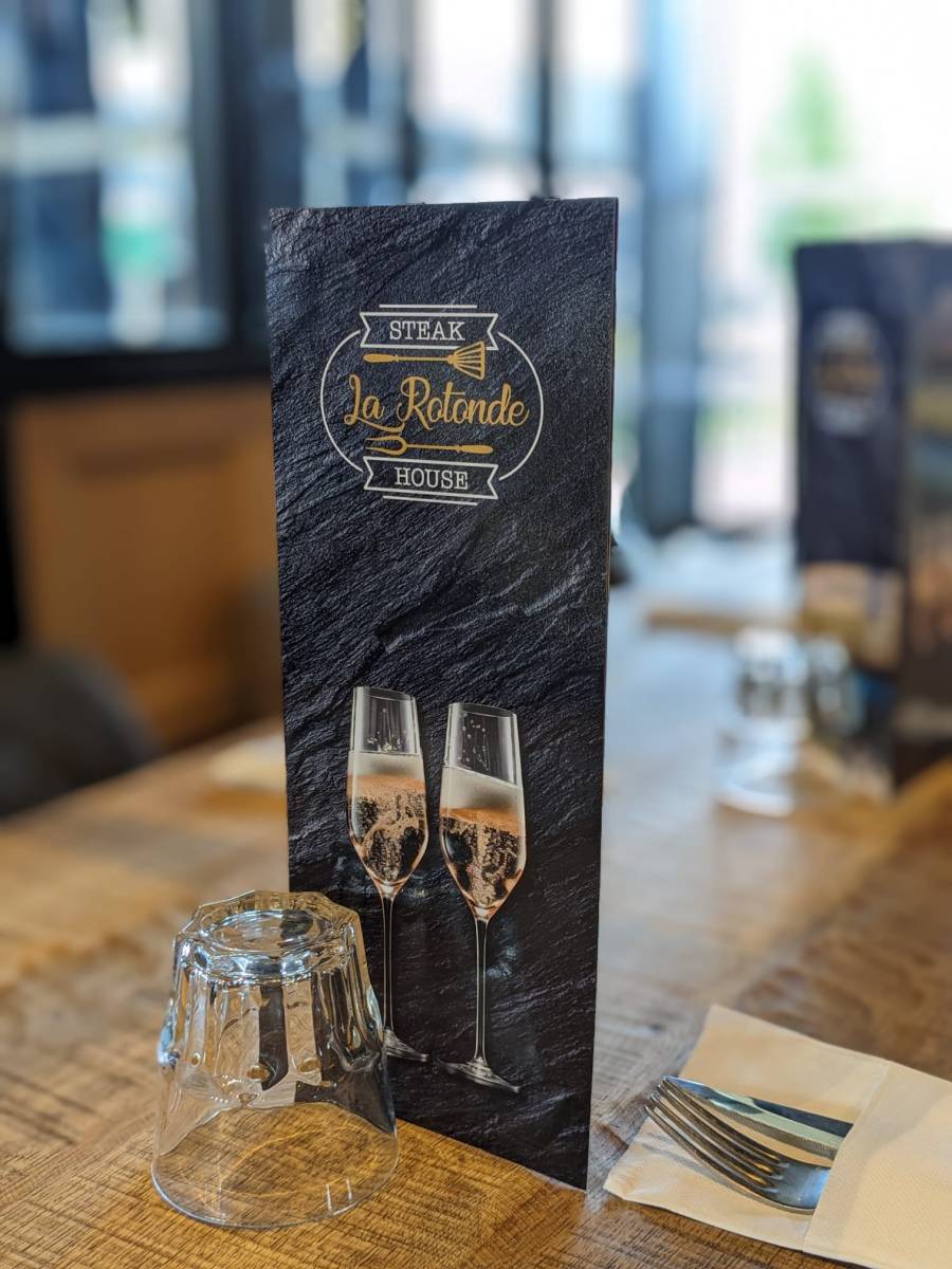 Imprimez vos cartes et menus pour l’hôtellerie, bar et restaurant à l’Isle-Adam, dans le Val d’Oise