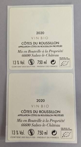 Sublimez vos bouteilles avec nos étiquettes personnalisées pour le vin, comme à Salses-le-Château dans le Languedoc-Roussillon