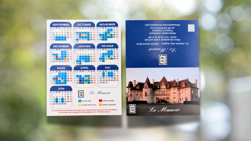 Impression d'un calendrier format carte bancaire, à Chantilly, dans l'Oise