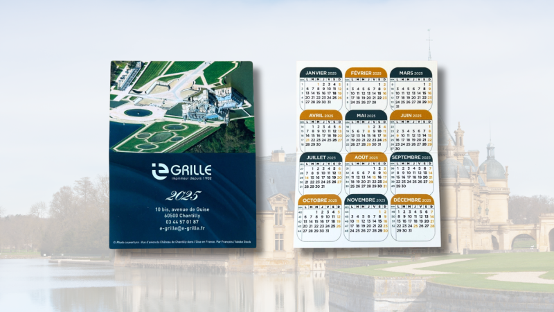 Impression d'un calendrier format carte bancaire, à Chantilly, dans l'Oise