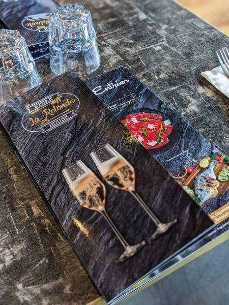 Création et impression de cartes des boissons et des menus pour CHR