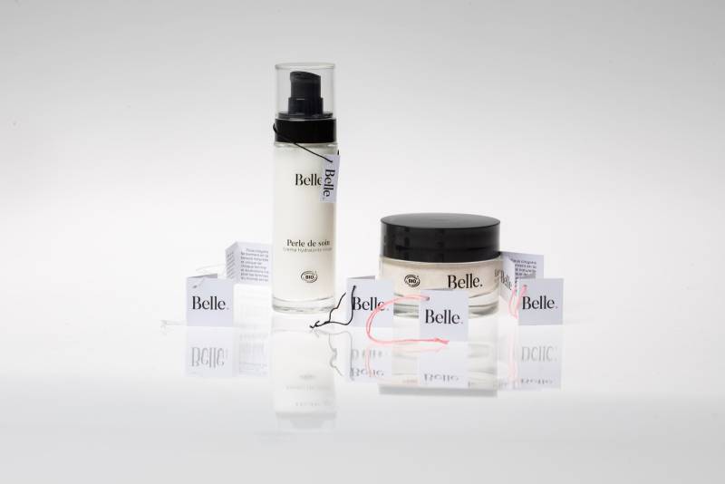 L’étiquette à fil comme vecteur de valorisation et de communication pour les marques cosmétiques à Levallois proche de Paris