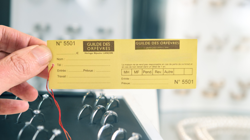 Tickets de réparation numérotés à fil avec reçu pour un orfèvre localisé à Paris